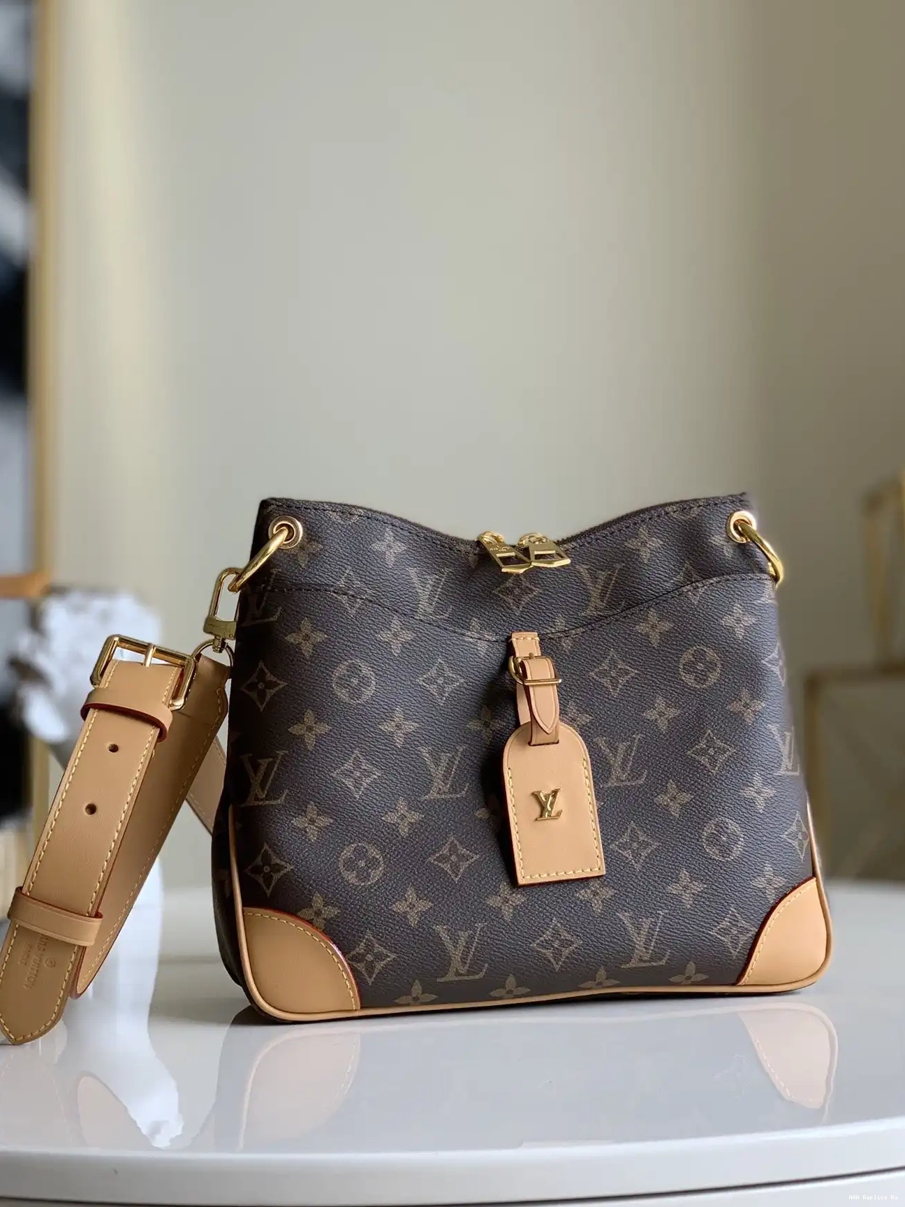 AAA Replica Ru VUITTON ODÉON LOUIS PM 0624